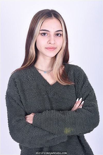 Kadın Oyuncular Adayımız Azra