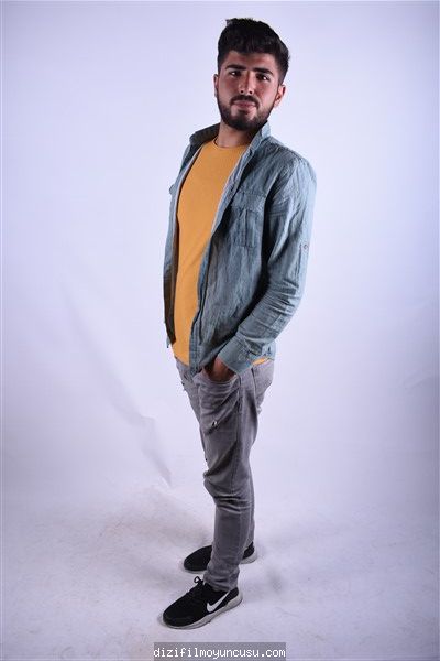 Şanlıurfa Dizi Film Oyuncusu Muhittin 22 Yaşında 182cm Boyunda 72 Kilo