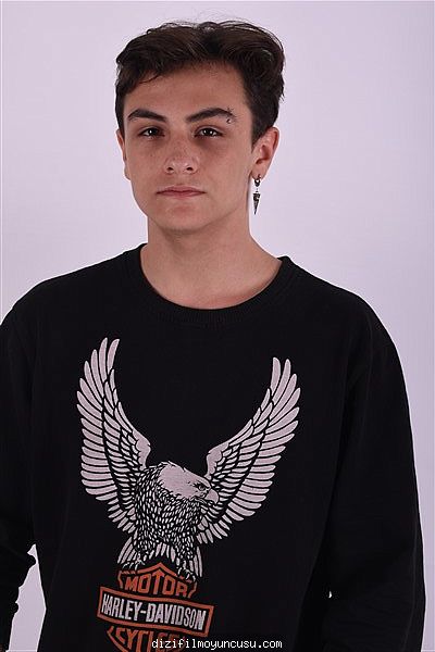Erkek Oyuncular Adayımız Emre