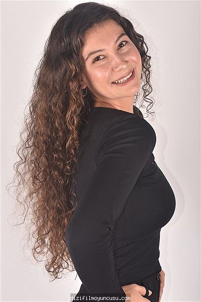 Kadın Oyuncular Adayımız Zeynep