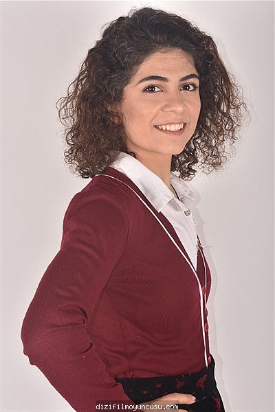 Kadın Oyuncular Adayımız Zeynep