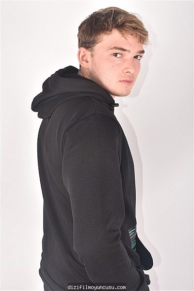 Erkek Oyuncular Adayımız Emre
