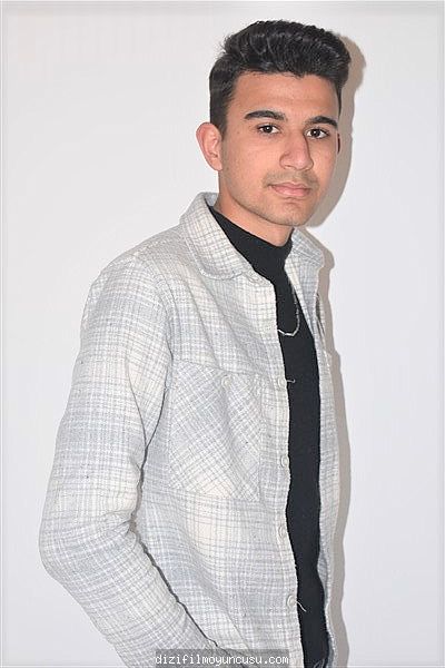 Erkek Oyuncular Adayımız Mustafa