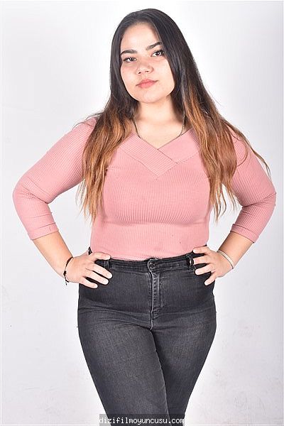 Kadın Oyuncular Adayımız Yağmur