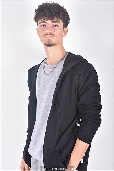 Erkek Oyuncular Adayımız Mustafa