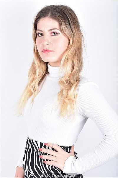 Kadın Oyuncular Adayımız Zeynep