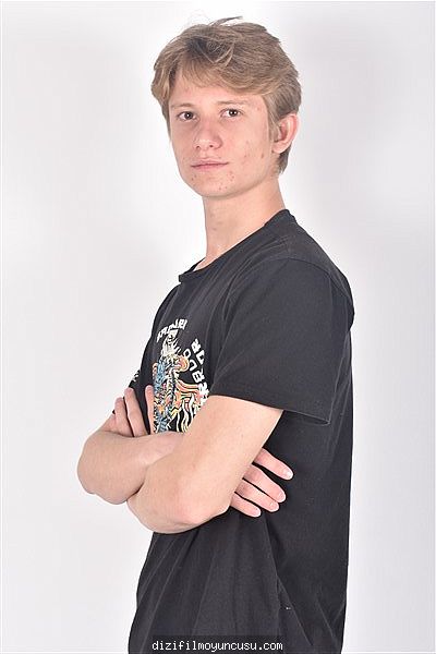 Erkek Oyuncular Adayımız Yiğit
