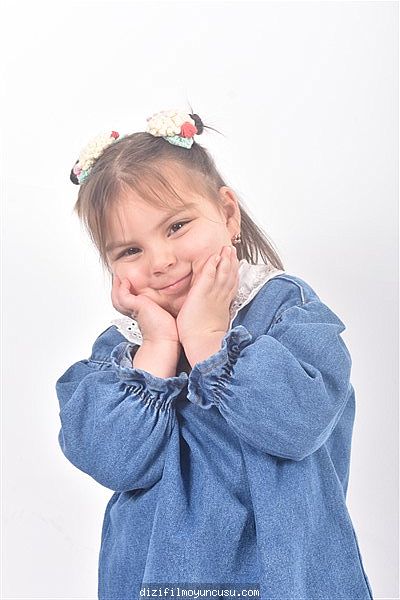 Çocuk Oyuncular Adayımız Yüsra