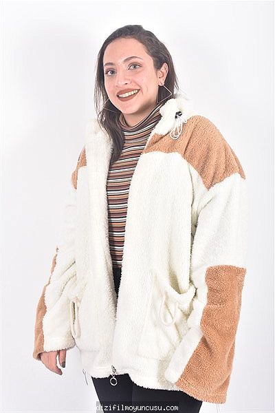 Kadın Oyuncular Adayımız Zeynep