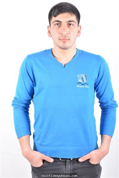 İzmir Dizi Film Oyuncusu Azat 20 Yaşında 180cm Boyunda 90 Kilo Hedefi