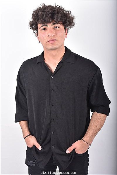 Erkek Oyuncular Adayımız Mustafa