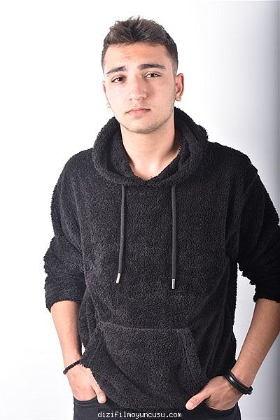 Erkek Oyuncular Adayımız Mustafa