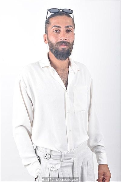 Erkek Oyuncular Adayımız Mustafa
