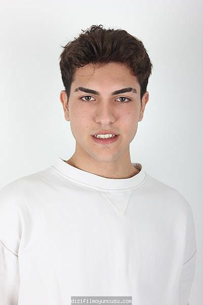 Erkek Oyuncular Adayımız Yiğit