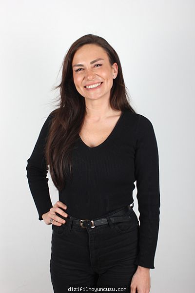 Kadın Oyuncular Adayımız Burcu