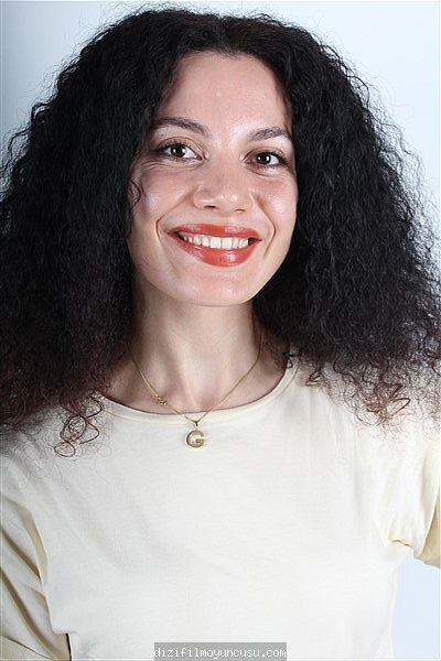 Kadın Oyuncular Adayımız Gül