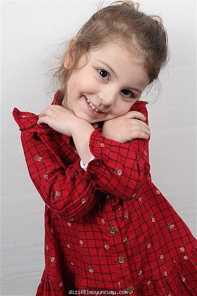 Çocuk Oyuncular Adayımız Elisa