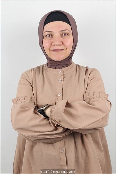 Kadın Oyuncular Adayımız Özgen