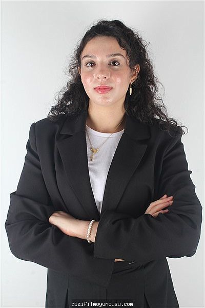Kadın Oyuncular Adayımız Esra