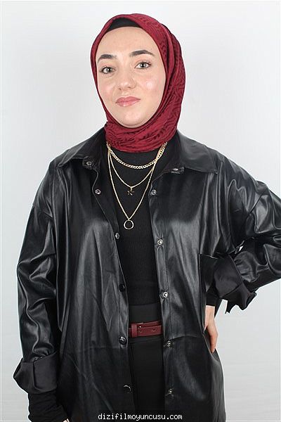 Kadın Oyuncular Adayımız Zeynep