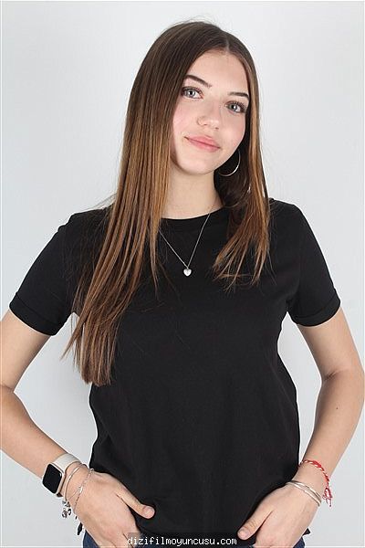 Kadın Oyuncular Adayımız Defne