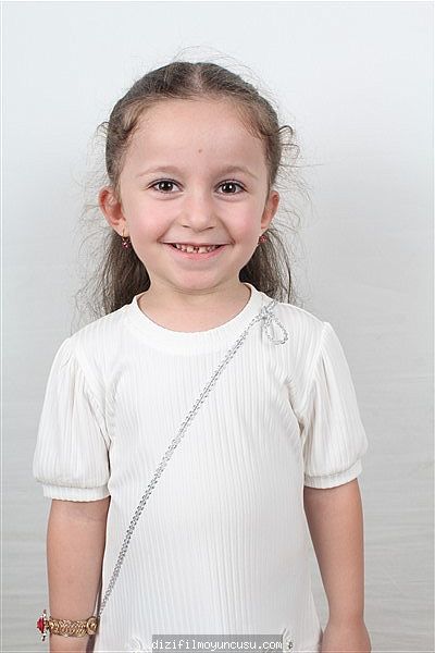 Çocuk Oyuncular Adayımız Esra